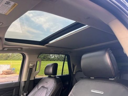 Used 2021 Ford Expedition Platinum AWD/4WD image 19