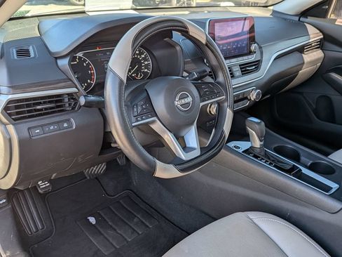 Used 2025 Nissan Altima 2.5 SV FWD image 30