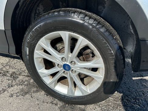 Used 2019 Ford Escape SE image 19