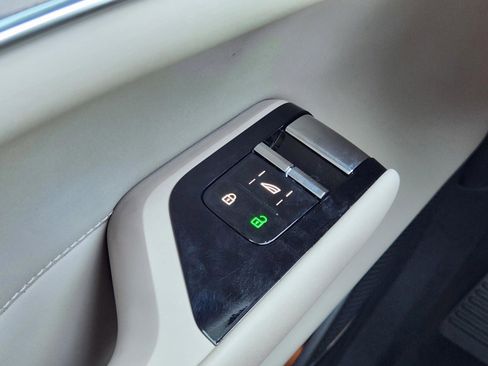 New 2025 Volvo EX90 Ultra image 18