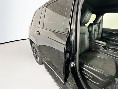 Used 2023 Jeep Grand Cherokee Altitude AWD/4WD image 28