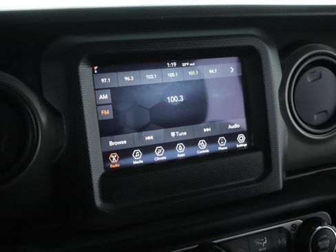 Used 2022 Jeep Gladiator Sport image 10