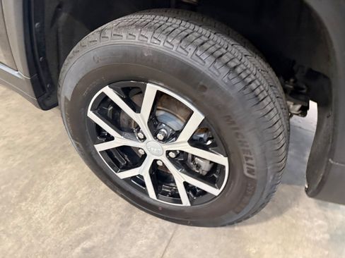 Certified 2025 Jeep Grand Cherokee L Limited AWD/4WD image 30