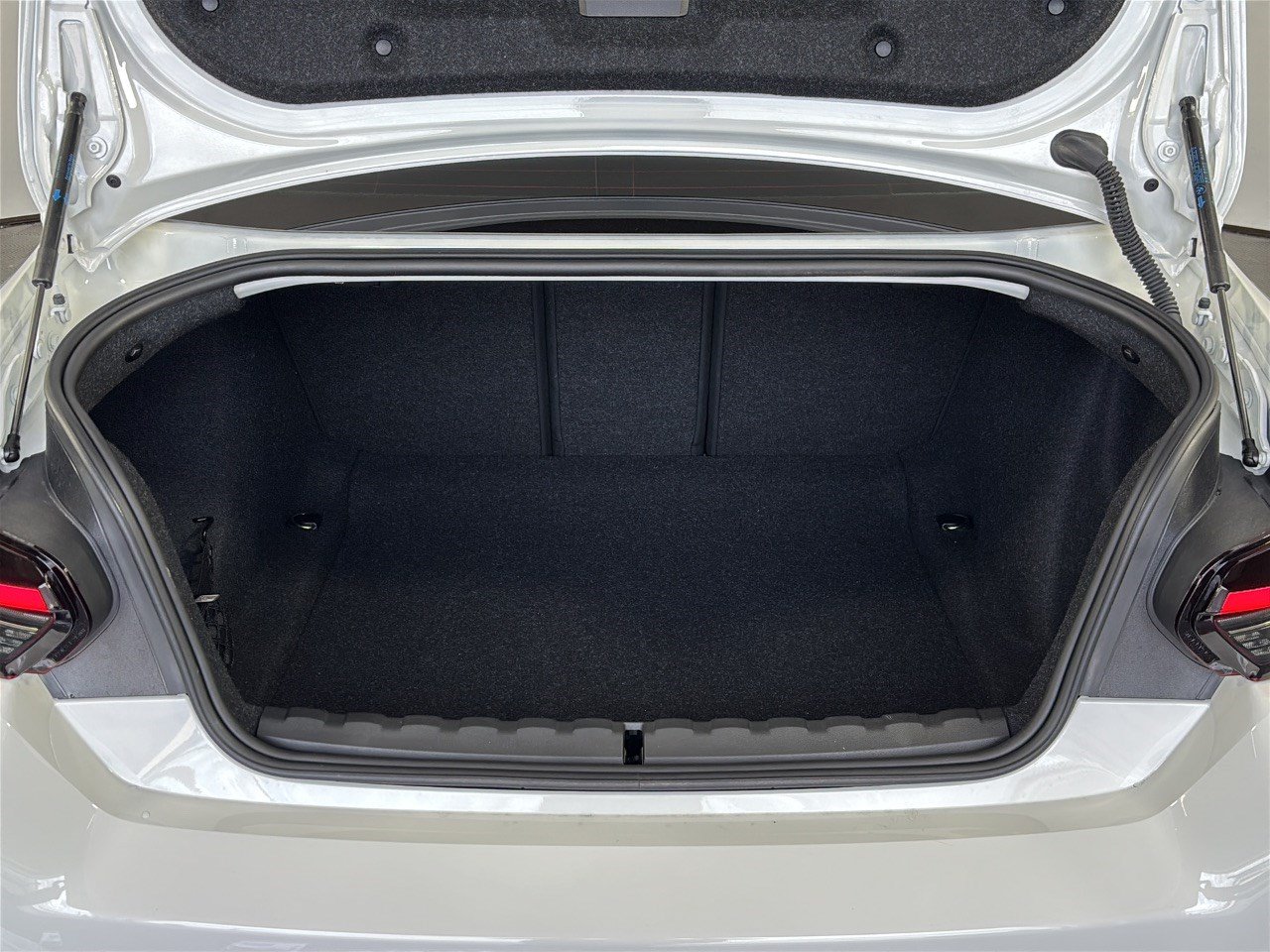 Used 2025 BMW M2 w/ Lighting Package RWD image 28