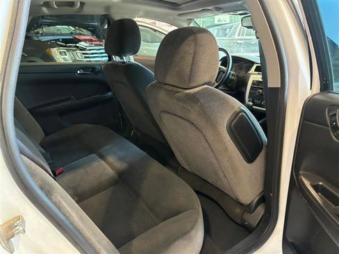 Used 2016 Chevrolet Impala LT w/ LT Sunroof Package FWD image 13