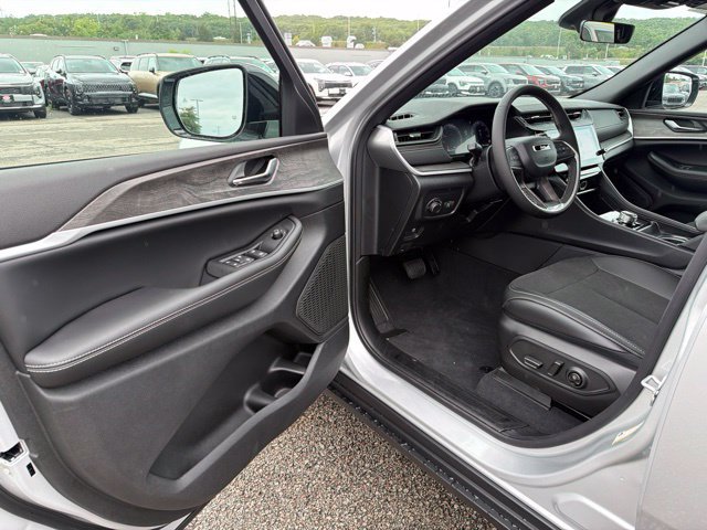 New 2026 Jeep Grand Cherokee Altitude AWD/4WD image 12
