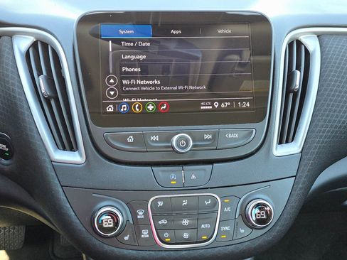 Used 2024 Chevrolet Malibu LT image 17