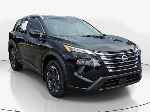 Used 2025 Nissan Rogue SV w/ SV Premium Package FWD image 3