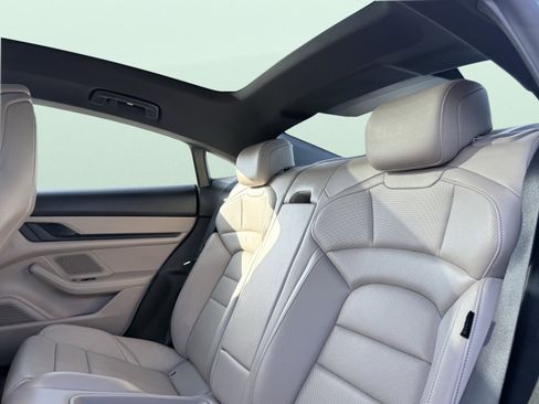 Used 2022 Porsche Taycan image 39