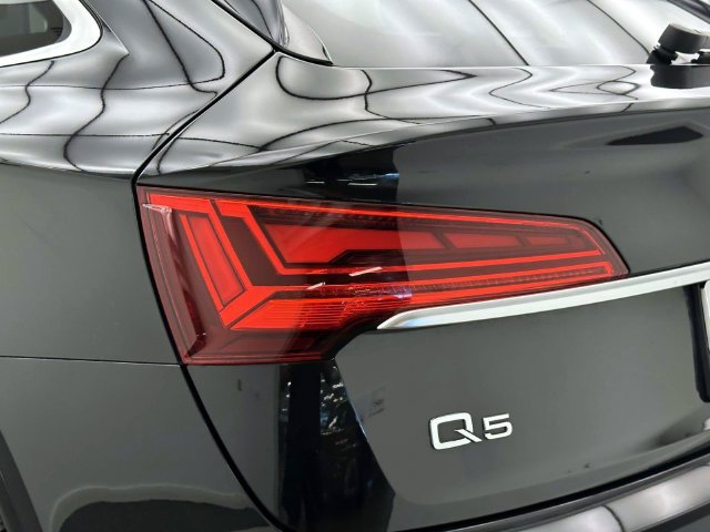 Certified 2023 Audi Q5 2.0T Premium w/ Convenience Package AWD/4WD image 9