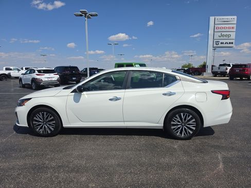 Used 2025 Nissan Altima 2.5 SV AWD/4WD image 8