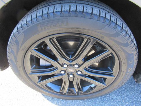 Used 2022 Ford Edge ST-Line image 9