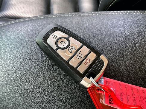 Used 2020 Ford Escape SEL image 34