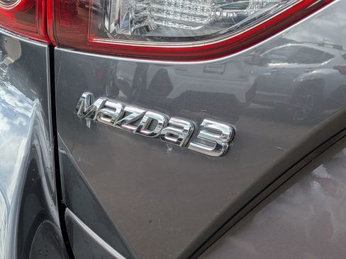 Used 2018 MAZDA MAZDA3 Touring image 29