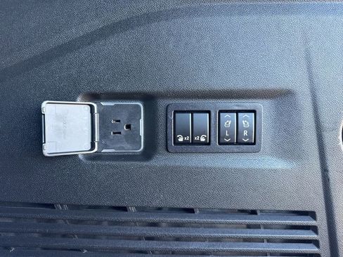 Used 2021 Chevrolet Suburban High Country w/ Premium Package RWD image 10