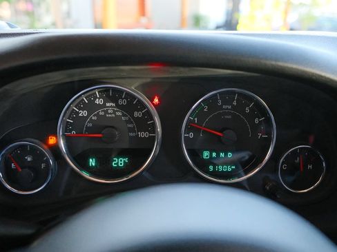 Used 2015 Jeep Wrangler Unlimited Sahara AWD/4WD image 15