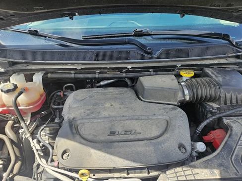 Used 2023 Chrysler Voyager LX FWD image 22