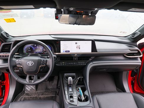 Certified 2025 Toyota Crown Signia Limited w/ Advanced Technology Package image 38