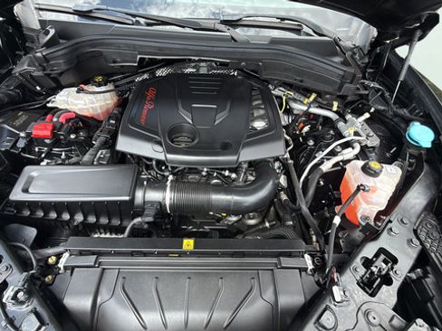 Used 2023 Alfa Romeo Stelvio Ti AWD/4WD image 28