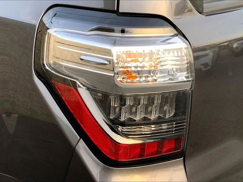 Used 2022 Toyota 4Runner SR5 Premium image 24