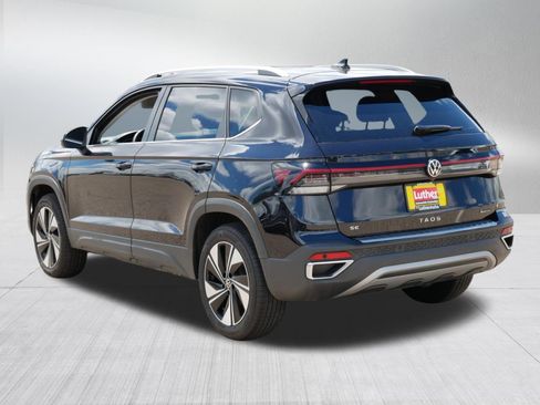 Used 2025 Volkswagen Taos SE w/ Panoramic Sunroof Package AWD/4WD image 5