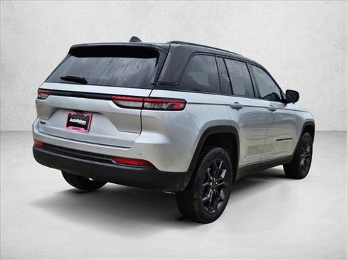 New 2025 Jeep Grand Cherokee Limited image 2