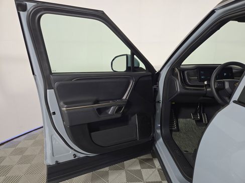 Used 2024 Rivian R1S Adventure AWD/4WD image 16