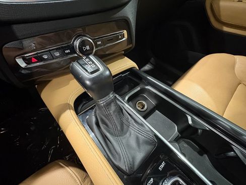 Used 2017 Volvo XC90 T6 Momentum w/ Vision Package AWD/4WD image 26