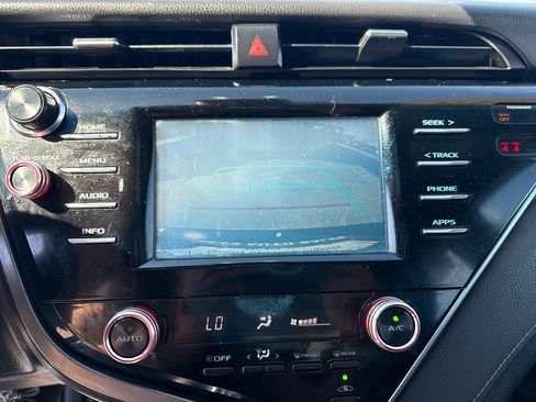 Used 2018 Toyota Camry SE image 21