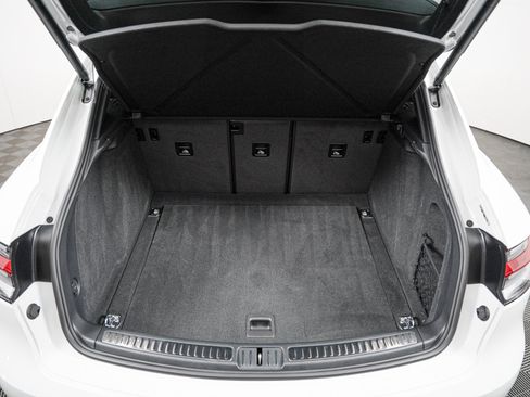 Certified 2026 Porsche Macan AWD/4WD image 25
