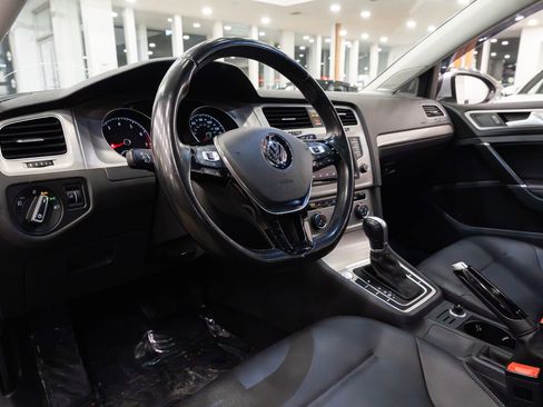 Used 2016 Volkswagen Golf SE image 16