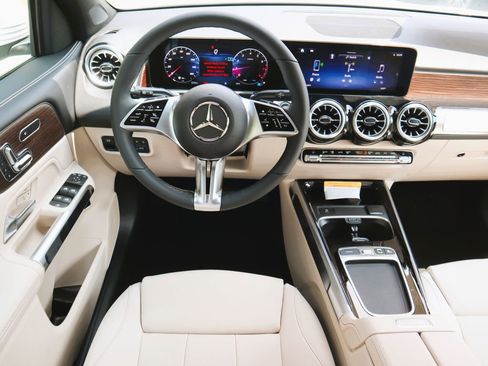New 2026 Mercedes-Benz GLB 250 4MATIC image 11