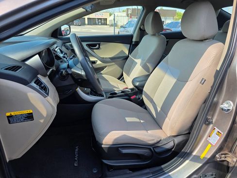Used 2014 Hyundai Elantra SE FWD image 9