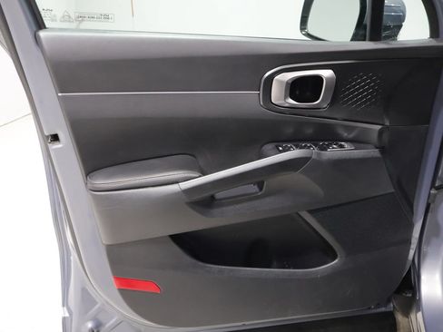 Used 2023 Kia Sorento LX FWD image 13