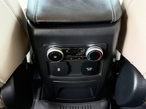 Used 2023 Ford Explorer Limited w/ Equipment Group 301A AWD/4WD image 18