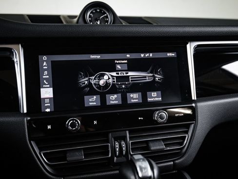 Certified 2023 Porsche Macan AWD/4WD image 18