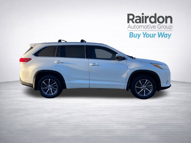 Used 2017 Toyota Highlander XLE AWD/4WD image 8