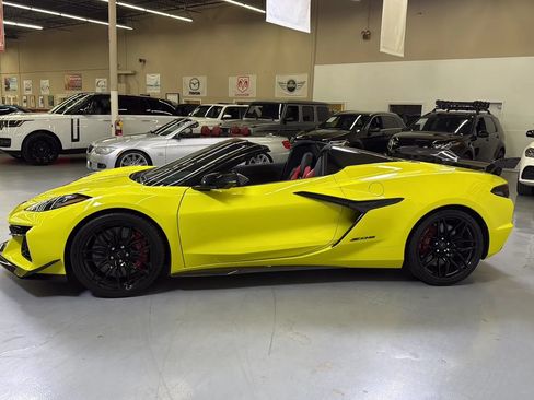 Used 2024 Chevrolet Corvette Z06 w/ Z07 Performance Package RWD image 8