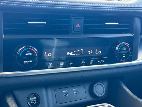 Used 2025 Nissan Rogue SV FWD image 21
