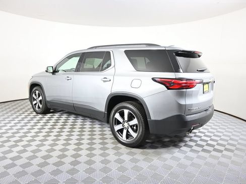 Used 2023 Chevrolet Traverse LT w/ LT Premium Package AWD/4WD image 4