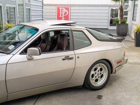 Used 1986 Porsche 944 Turbo image 7