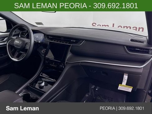 New 2025 Jeep Grand Cherokee Laredo image 28