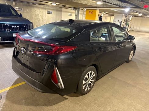 Used 2022 Toyota Prius Prime LE FWD image 3