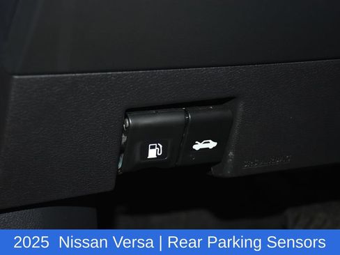 Used 2025 Nissan Versa SV image 9