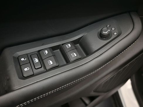 Used 2025 Jeep Grand Cherokee Laredo image 18