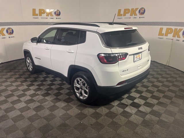 Used 2025 Jeep Compass Latitude AWD/4WD image 5
