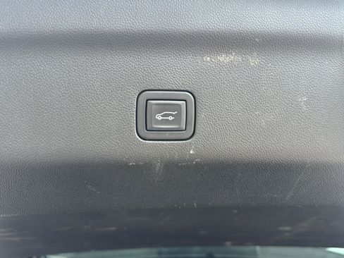 Used 2024 Chevrolet Tahoe LT AWD/4WD image 10