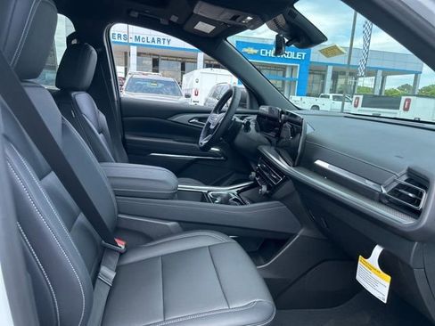 New 2026 Chevrolet Traverse LT w/ Sun and Wheel Package FWD image 34