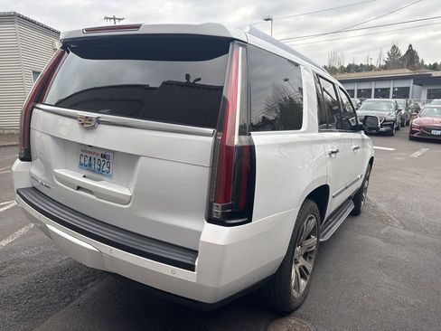 Used 2016 Cadillac Escalade Luxury image 4