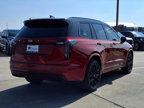 Used 2022 Cadillac XT6 Sport w/ Platinum Package image 2